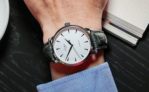 格拉蘇蒂手表專(zhuān)修店（解決手表表盤(pán)生銹的方法）